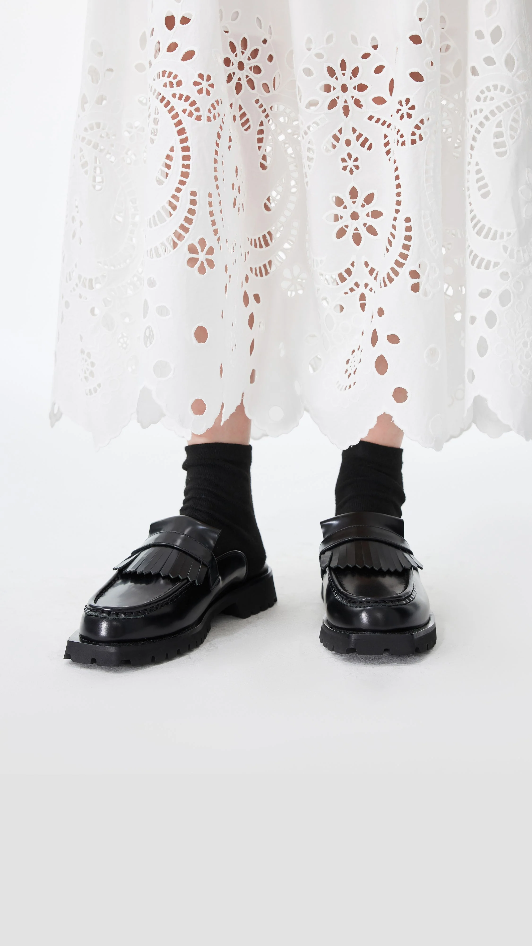 Fringe-Trimmed Slip-on Loafers - Hudung