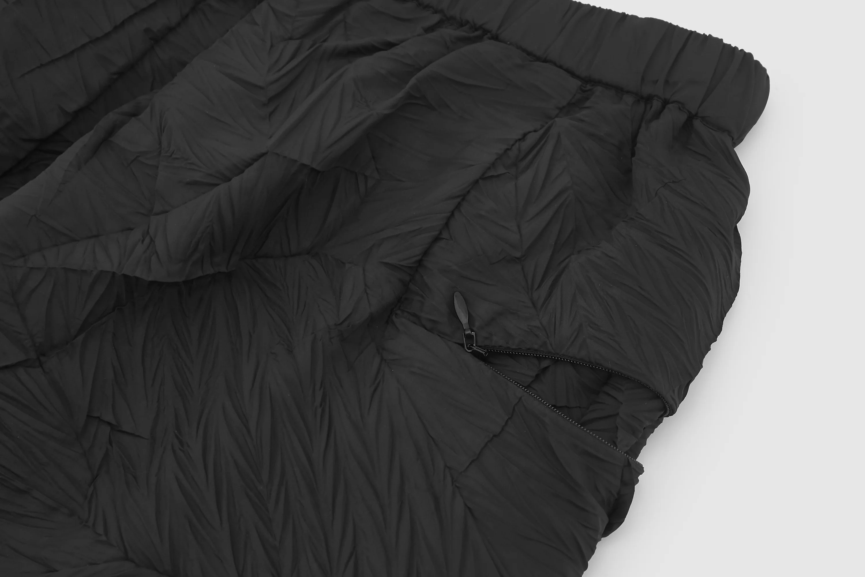 Distort Pleats Polyester Shorts - Hudung