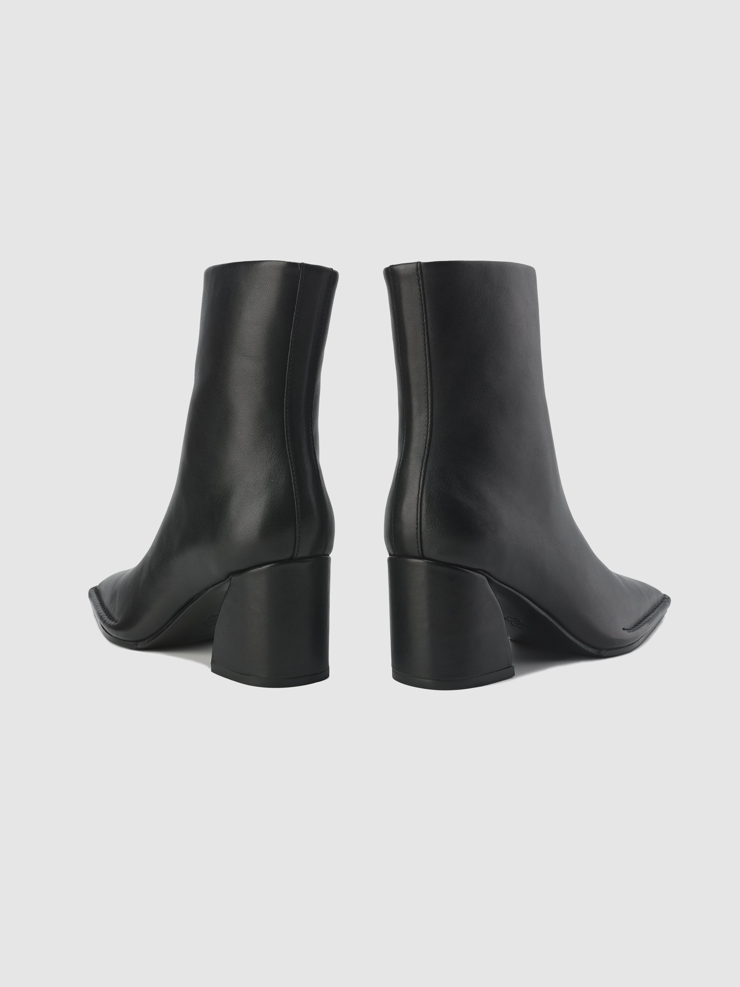 Square-toe Ankle Boots - Hudung