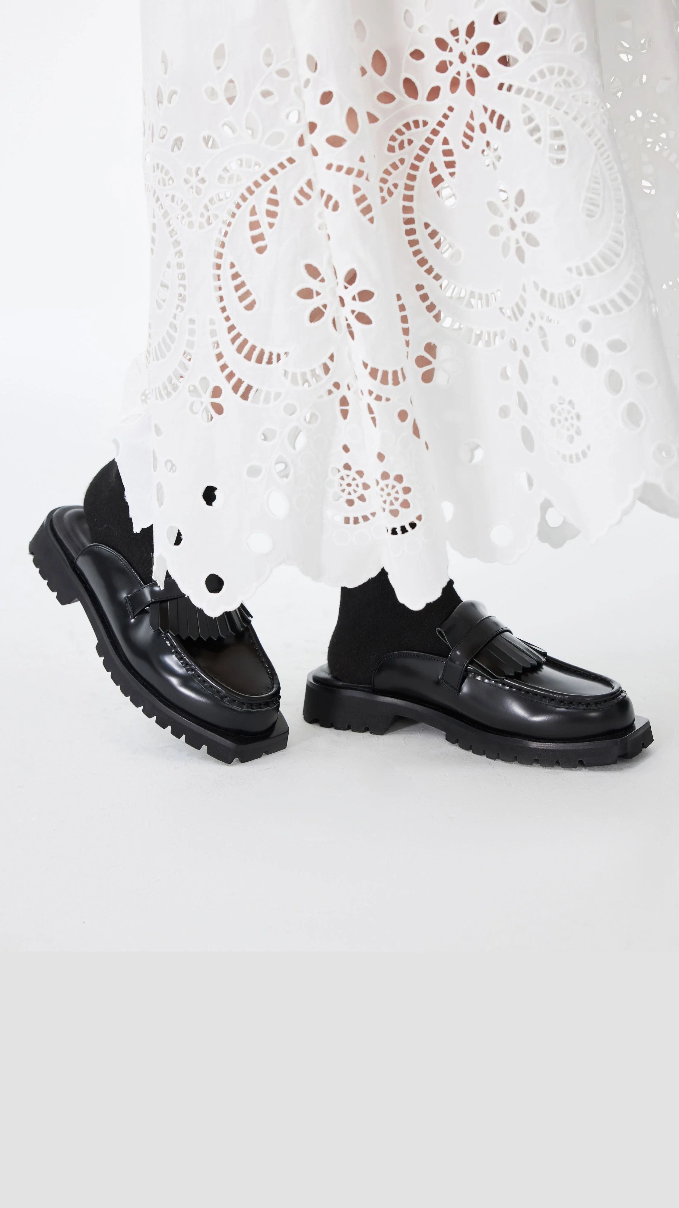 Fringe-Trimmed Slip-on Loafers - Hudung