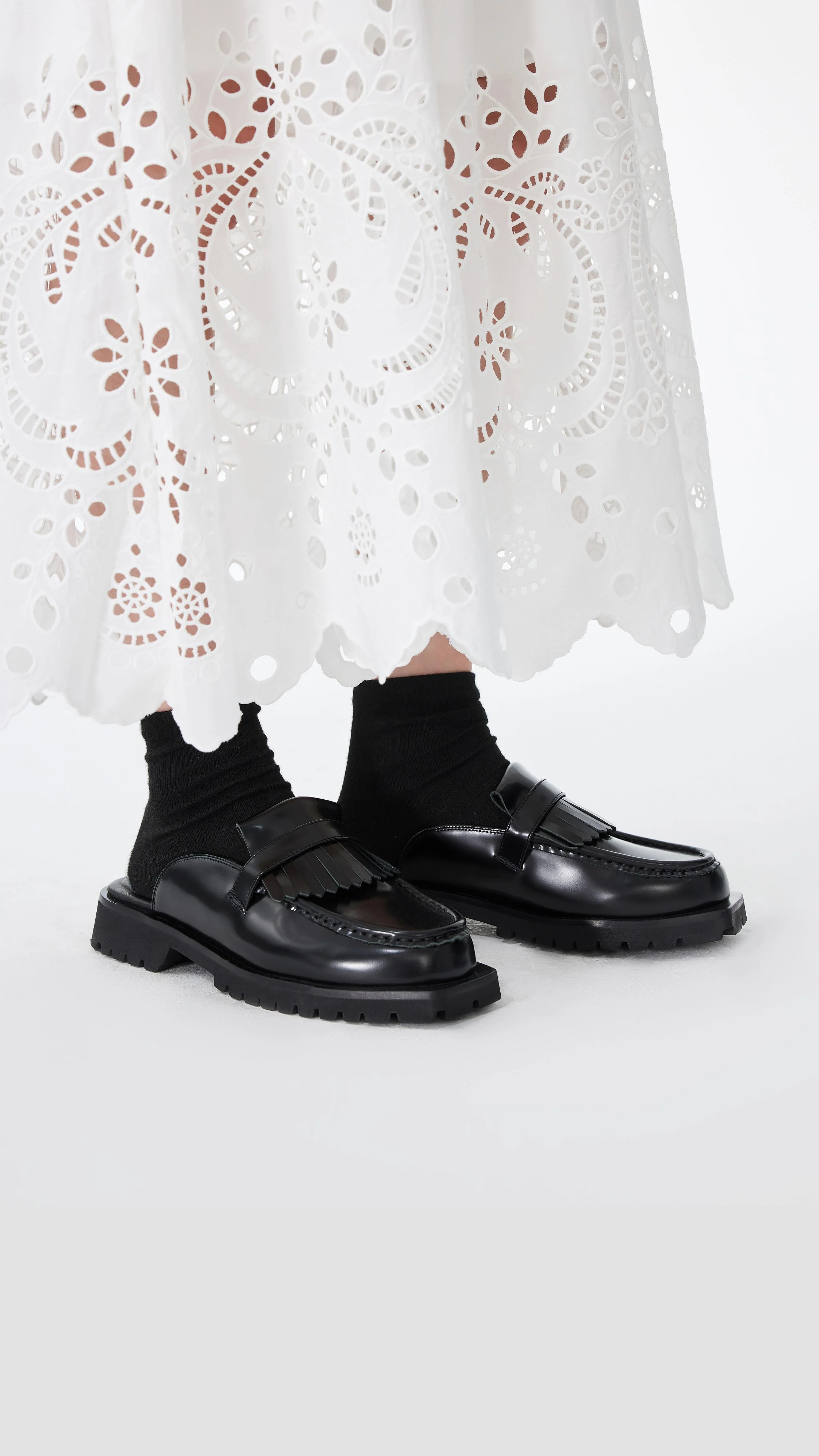 Fringe-Trimmed Slip-on Loafers - Hudung