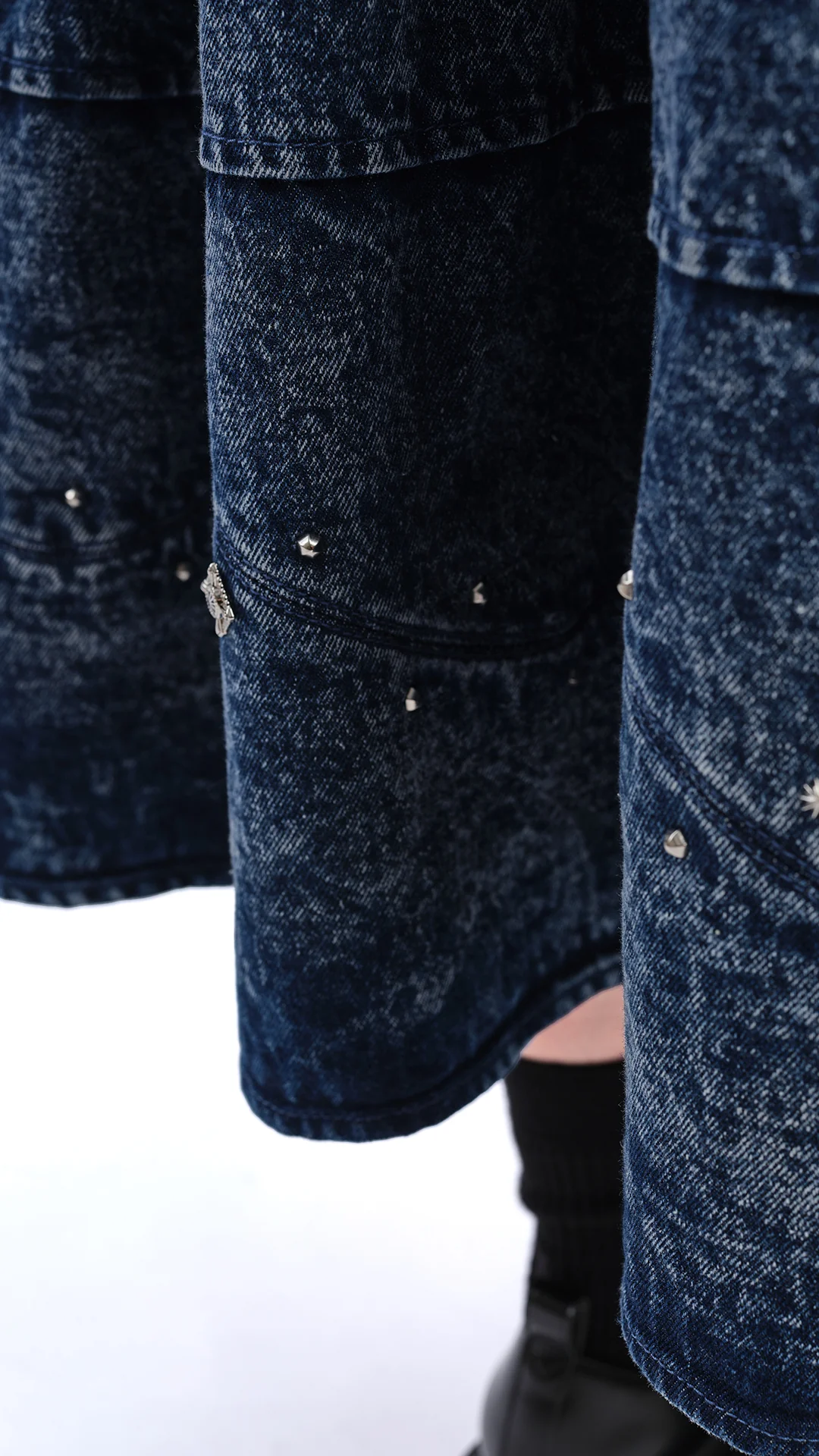 Stone-Washed Studded Denim Skirt - Hudung